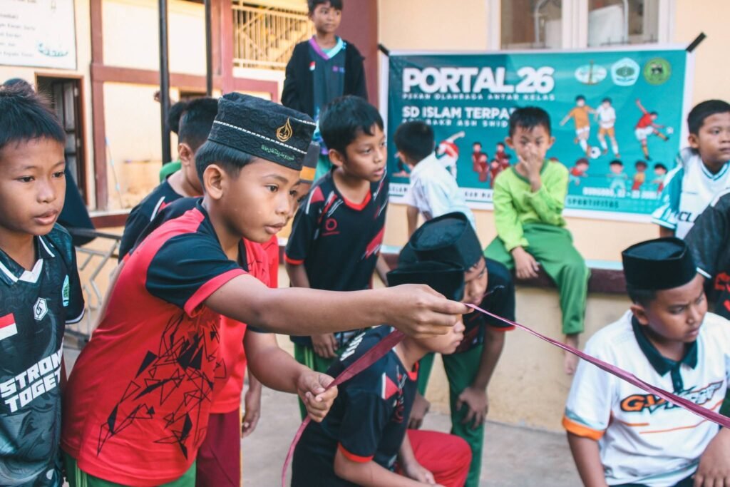 Seorang siswa sedang fokus berpartisipasi dalam salah satu lomba Portal 2026